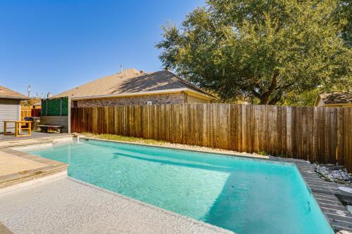Frisco House | half Mi to Frisco Commons Park Poolside Oasis!