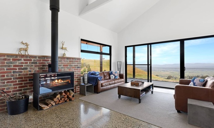 Barwite House | Half Mile High - Merrijig - Sleeps 10