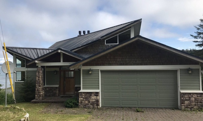 Yakutat House | Halibut Hideaway on the water