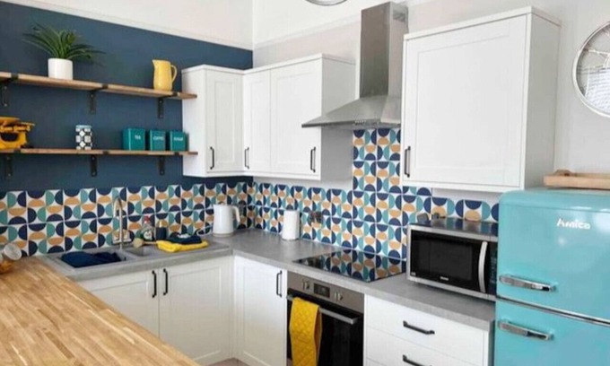 Southsea Apartment | Hall floor-parking & dog-beach at the end of road