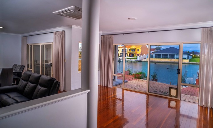 Halls Head House | Halls Head property