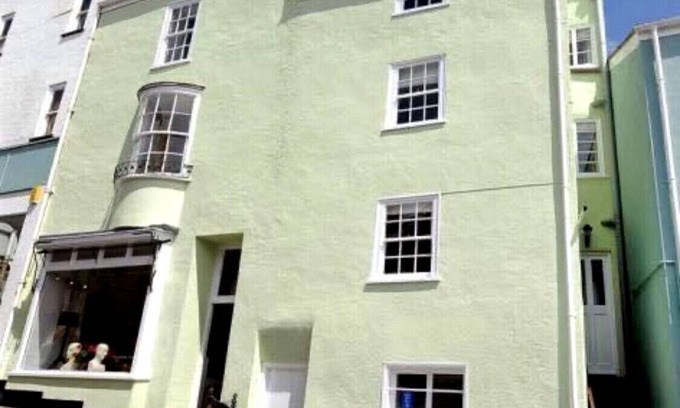 Lyme Regis House | HAMILTON HOUSE, pet friendly, country holiday cottage in Lyme Regis