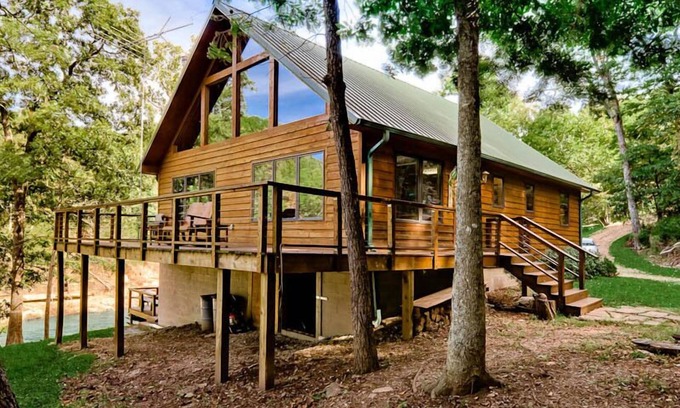Big Clifty Shores Cabin | Hamley-Lakefront Retreat is Located on 145 Peaceful Acres