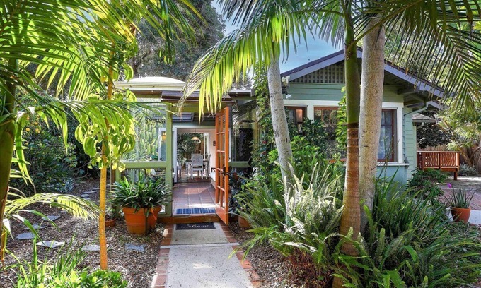 Montecito House | Hammonds Beach Haven w/Yard, Deck & Sunroom-Walk to the beach, 1 block to Rosewood Miramar!