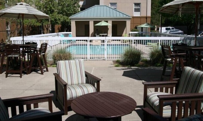 Lakes of Forest Hill Hotel | Hampton Inn Memphis-Southwind