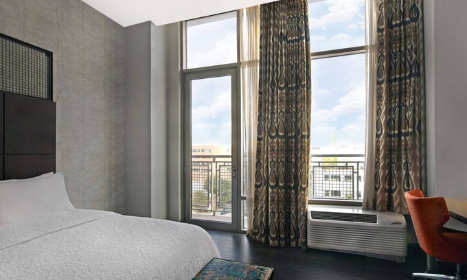 Museum District Hotel | Hampton Inn & Suites Austin @ The University/Capitol