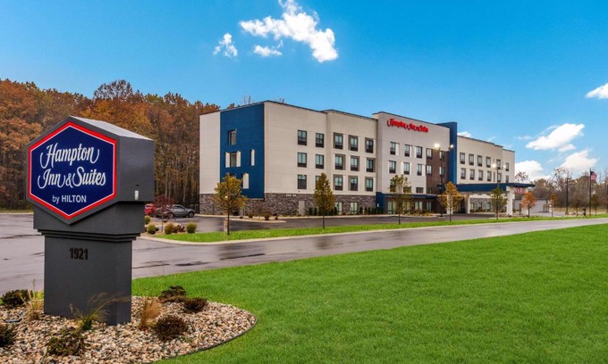 Benton Harbor Hotel | Hampton Inn & Suites Benton Harbor, MI