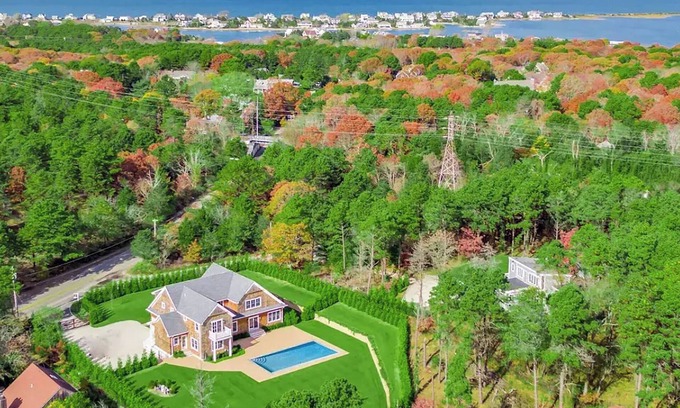 Shinnecock Hills House | Hamptons Classic beauty w/pool! Minutes from ocean & bay beaches