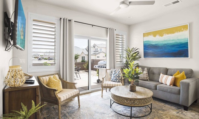 Washington Fields Condo | Happy Hawaiian Themed Condo!