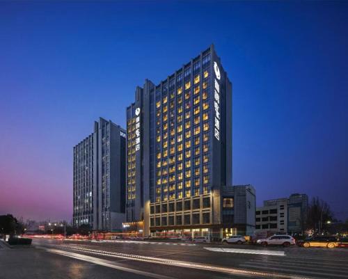 Erqi District Hotel | Happy Inn-Zhengzhou Railway St ation Erqi Square Branch喜鹊愉家酒店锦荣国际轻纺城店