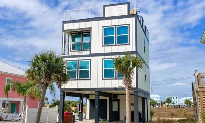 Shawnee House | Happy Ours with Elevator and Rooftop Deck