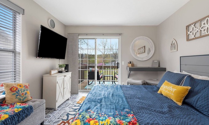 Table Rock Condo | Happy Place Hideaway | Walk to Taneycomo!