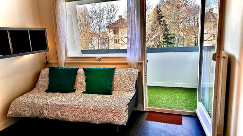 Schiltigheim Apartment | Happy Studio terrace