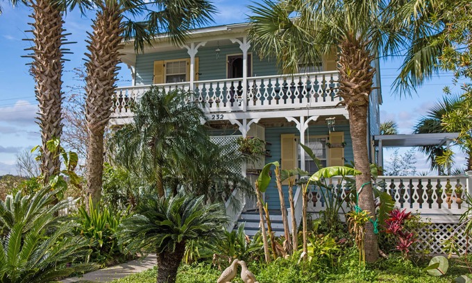 Lincolnville House | HARBOR ISLAND - A GEM IN THE HISTORIC DISTRICT.