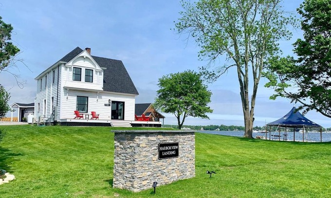 West Mystic Hotel | Harbor View Landing