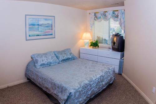 Harbor Village Apartment | Harbor Village Pool Building Condo 104