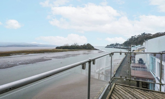 Porthmadog Cottage | HARBOUR APARTMENT, romantic in Porthmadog