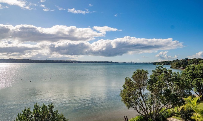 Auckland House | Harbour View - Westmere Holiday Apartment