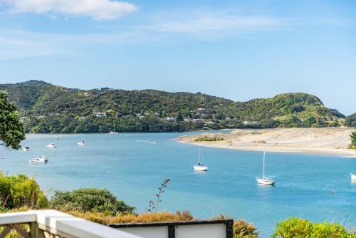 Mangawhai Heads House | Harbourview Haven - Mangawhai Heads Holiday Home
