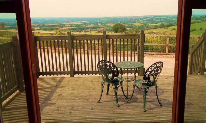 Kelston Cottage | Hare Cottage - Fantastic views from cosy cottage near Bath
