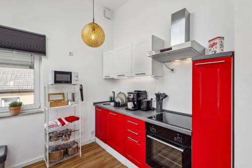 Dasing Apartment | Harmonie Homes - Built in 2025 - Hotel-Quality Beds & Linen - Full Kitchen - Fiber WiFi - 4K Smart TV - 2 Balconies - Elevator - Free Private Parking - Near Augsburg - 20 Min via Autobahn to Munich-West