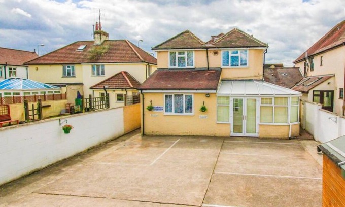 Oxford House | Harris Guesthouse