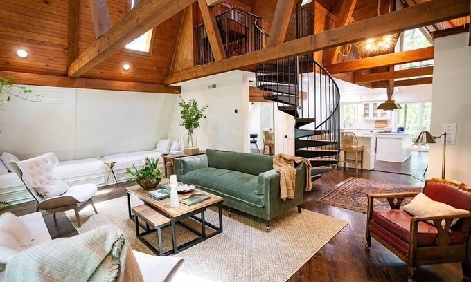 Oxford House | Hart A-Frame❤️Luxury Treehouse Cottage in the Woods, 1.5 Miles to Oxford Square!