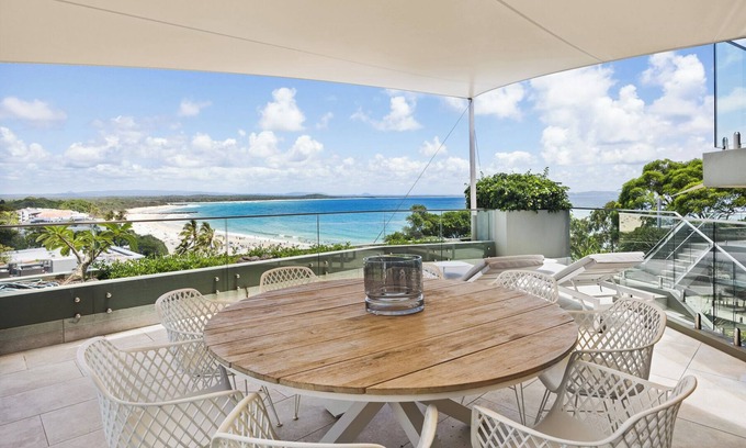 Noosa Heads Apartment | Hastings Park 4: Modern, Ocean View Retreat