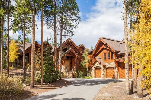 Peak 8 House | Hatari Lodge Holiday home