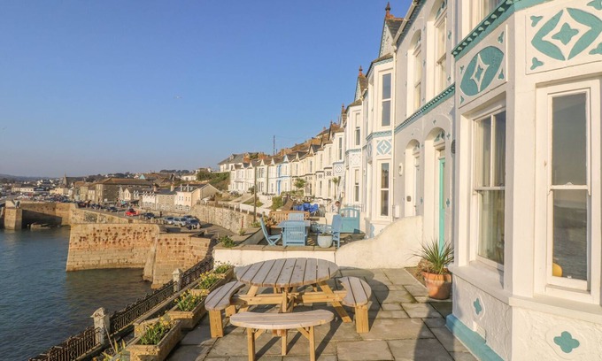 Helston House | HAVEN, family friendly, country holiday cottage in Porthleven