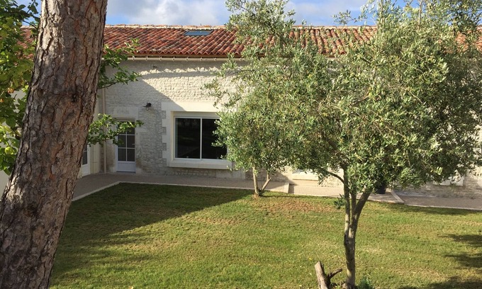Juillac-le-Coq House | Haven of peace in the heart of the Charente vineyards