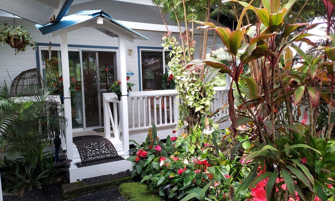 Hilo Cottage | HAWAII Hilo Town~Private GATED Botanical GARDEN COTTAGE w Koi Pond