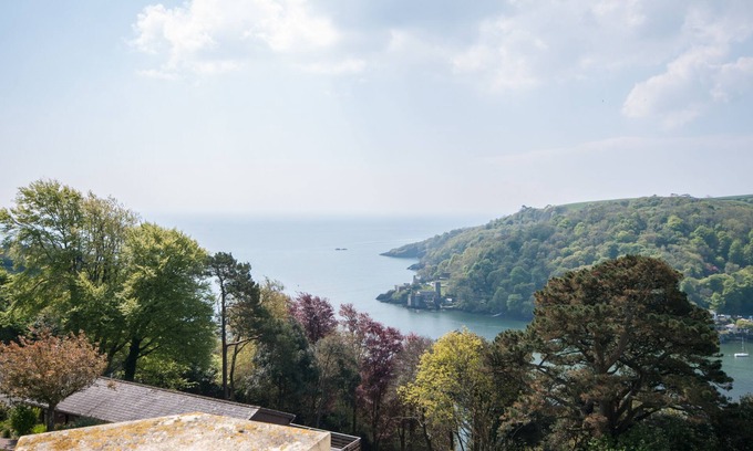 Dartmouth Apartment | Hawkins Superior Apartment with Sea View - 2 Bed
