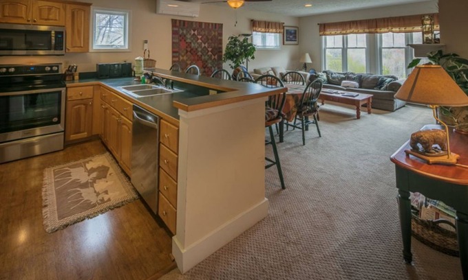 Seven Devils Condo | Hawks Peak 203- Entry level, Grandfather Mountain View