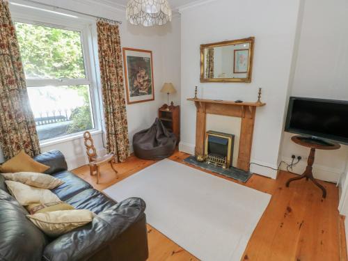Pembroke House | Hawthorn House