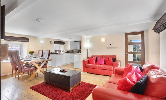 Bamburgh House | Hayloft Cottage - North East Escapes