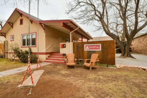 Moab Apartment | Hazel @ Stella Ruby Cottages - Steps to Downtown!