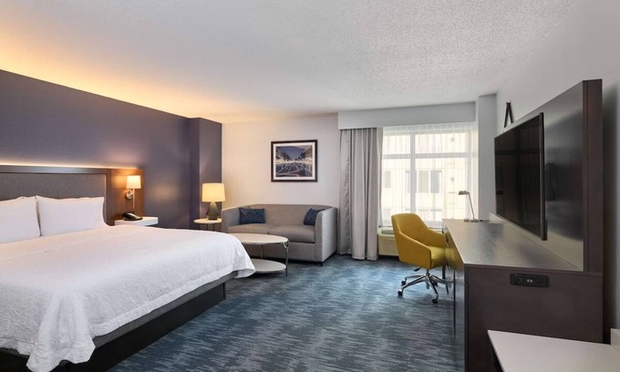 Mount Vernon Triangle Hotel | Heart of D.C.: Modern Amenities Close to Historic Monuments & Chinatown