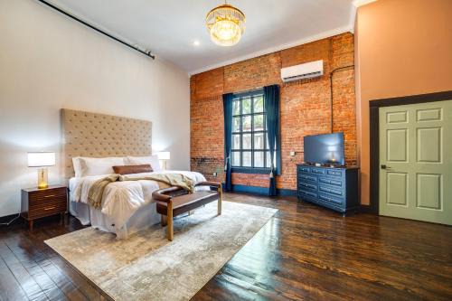 Marshall Apartment | Heart of Downtown Marshall Boutique Studio Stay!