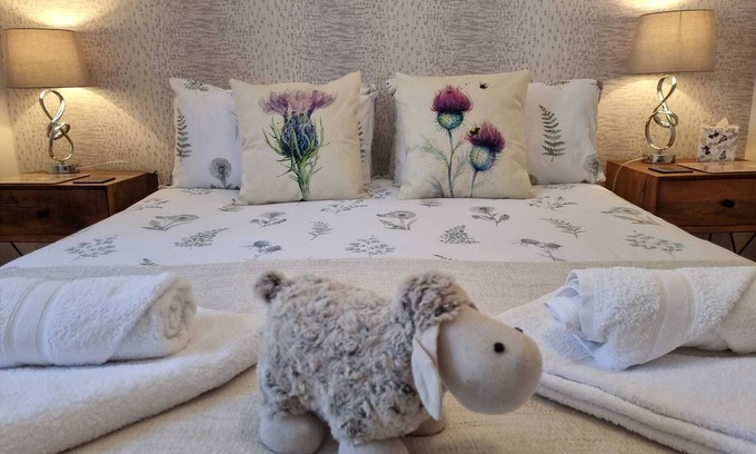 Inverness City Centre Apartment | HEART OF INVERNESS MODERN APARTMENT