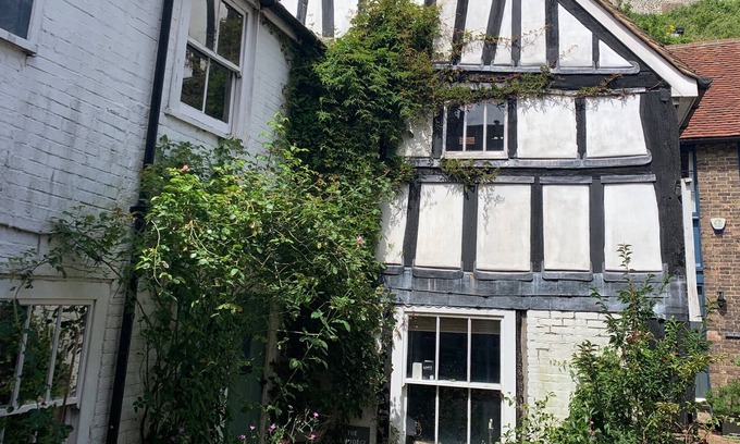 Lewes Bed & Breakfast | Heart of Lewes with own entrance, a magical place