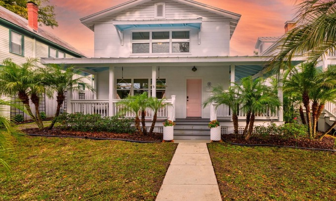 Mount Dora Apartment | Heart of Mount Dora Historic District, Walk Everywhere, UPSTAIRS Apartment Suite