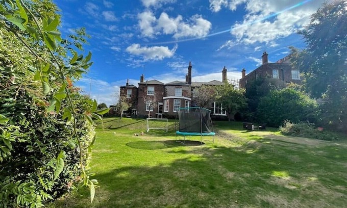 Reading House | Heart Of Reading, Free Breakfast + Parking + Games + BBQ + Firepit