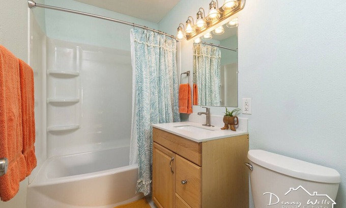 Spenard Apartment | Heart of Spenard Spacious Upper Unitn
