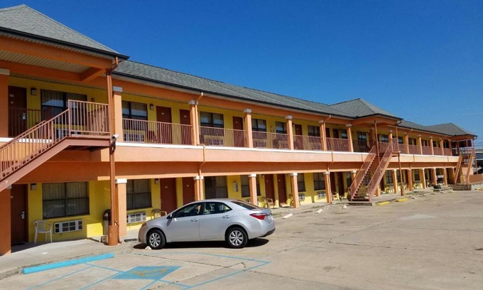 East Oak Hill Hotel | Heart of Texas Motel