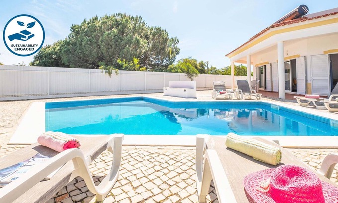 Branqueira Villa | Heatable Pool & BBQ Retreat near Albufeira