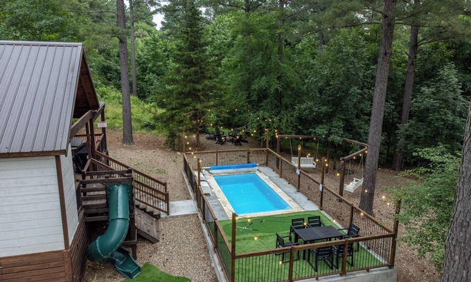 Broken Bow Cabin | Heated Pool|Hochatown adventure|Fun-Fam-Cabin!