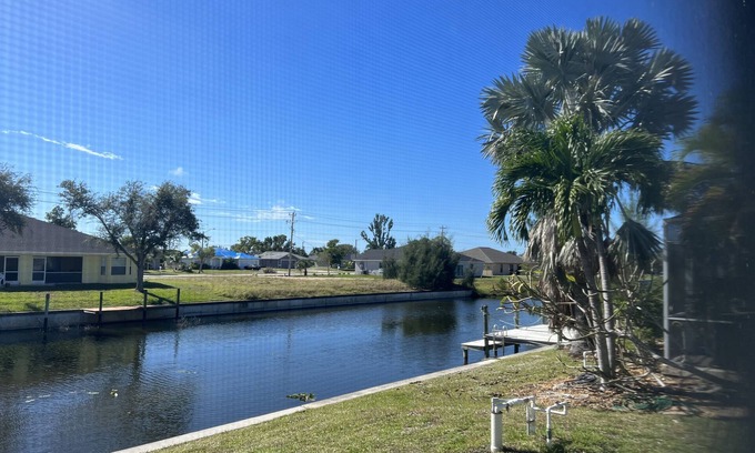 Pelican House | HEATED POOL- WATERFRONT - CANAL ACCESS - FISHING -SUNSETS - 4 BDRM 🌴