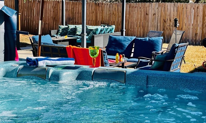 Fredericksburg House | Heated PrvtPool/hugeHT,EPICbckyrd,Toys,Firepit,inTown