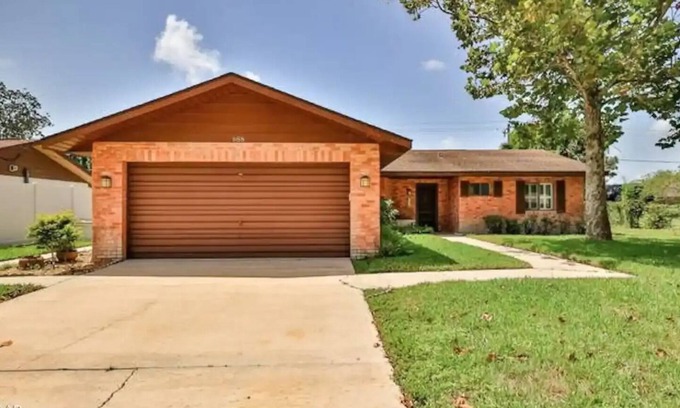 Skylake House | Heated salt water pool with SPAnn